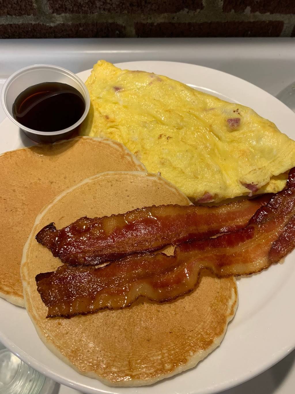 Caddys Cuisine and Catering | restaurant | 221 E Center St, Kingsport, TN 37660, USA | 4237327000 OR +1 423-732-7000