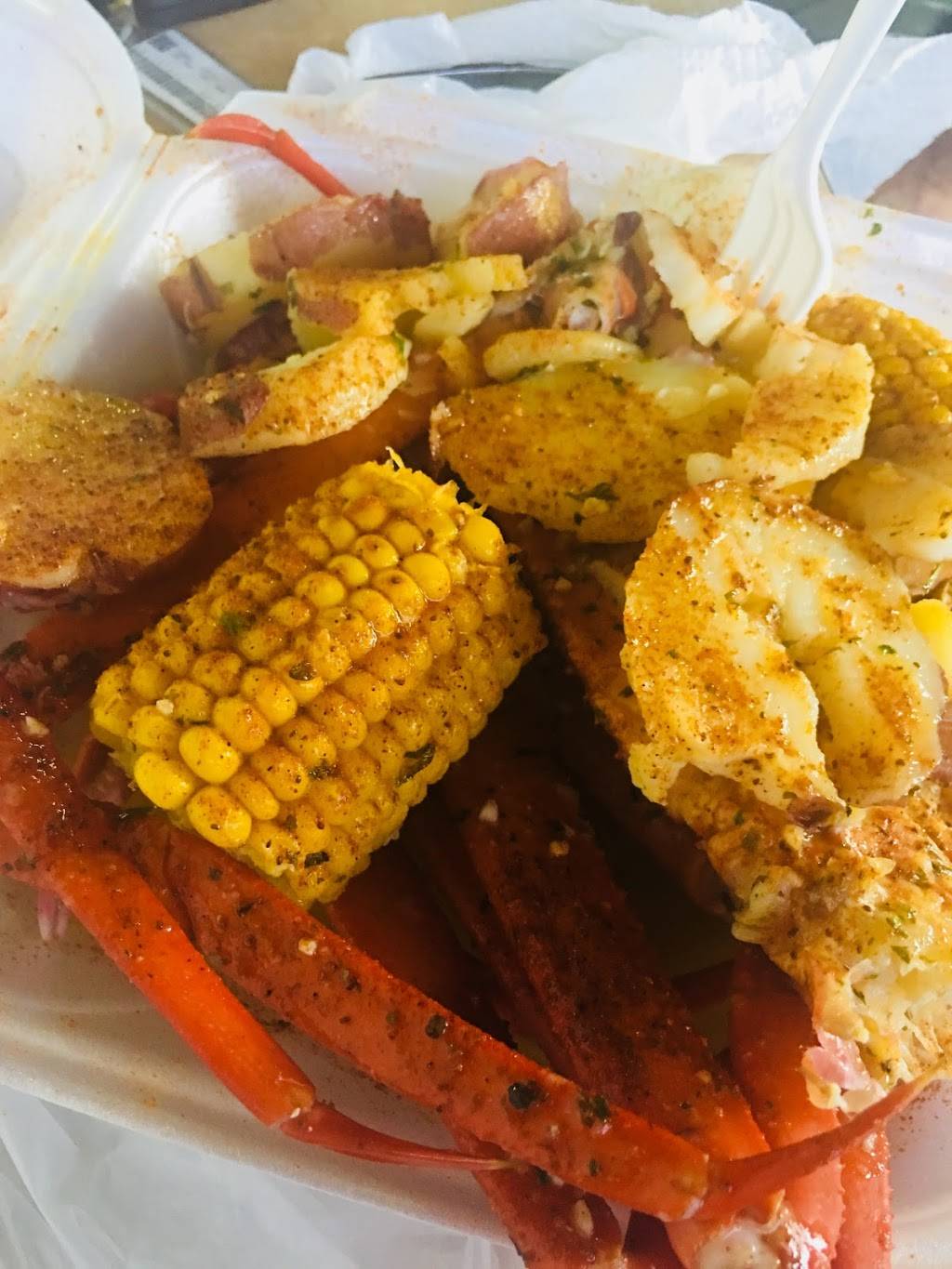 Rodneys Crabs & More | restaurant | 2755 President Barack Obama Hwy, Riviera Beach, FL 33404, USA | 5618893697 OR +1 561-889-3697