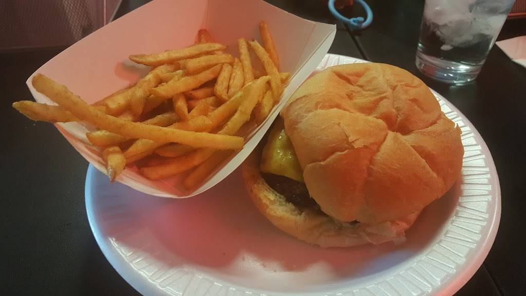 Doyles Moon Saloon | restaurant | 111 County Rd O, Mosinee, WI 54455, USA | 7156936333 OR +1 715-693-6333