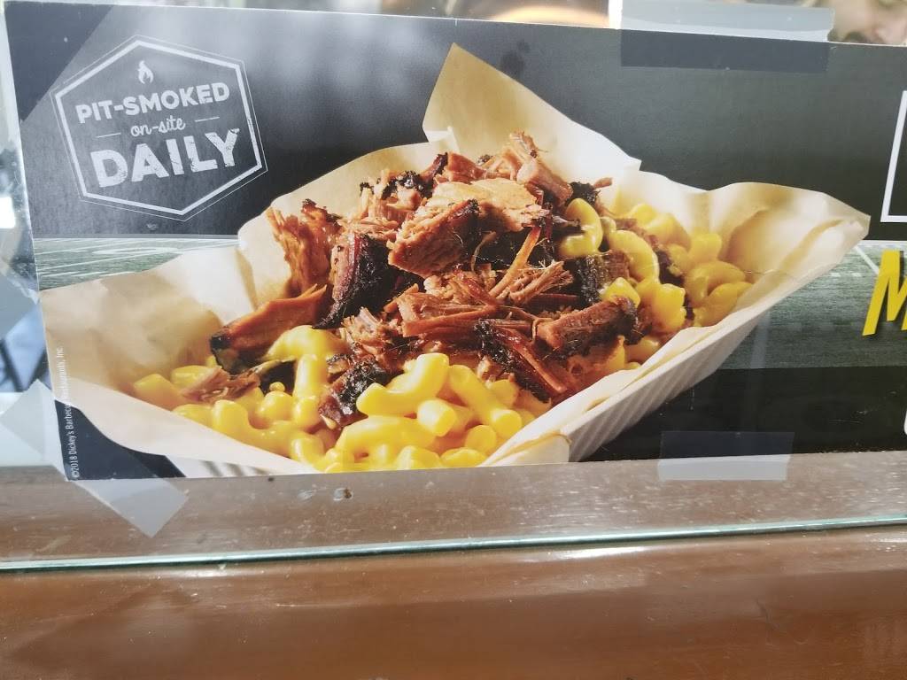 Dickeys Barbecue Pit | restaurant | 40315 Winchester Rd d, Temecula, CA 92591, USA | 9512965105 OR +1 951-296-5105