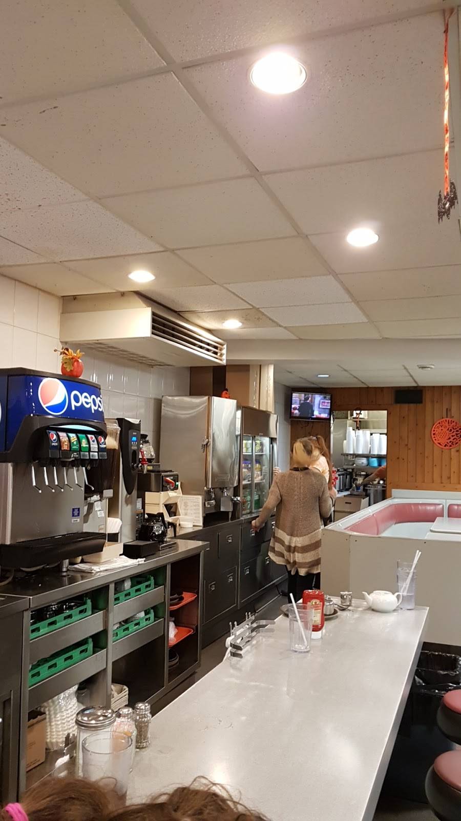 Yins Restaurant | meal takeaway | 40 Main St S, Waterford, ON N0E 1Y0, Canada | 5194438678 OR +1 519-443-8678