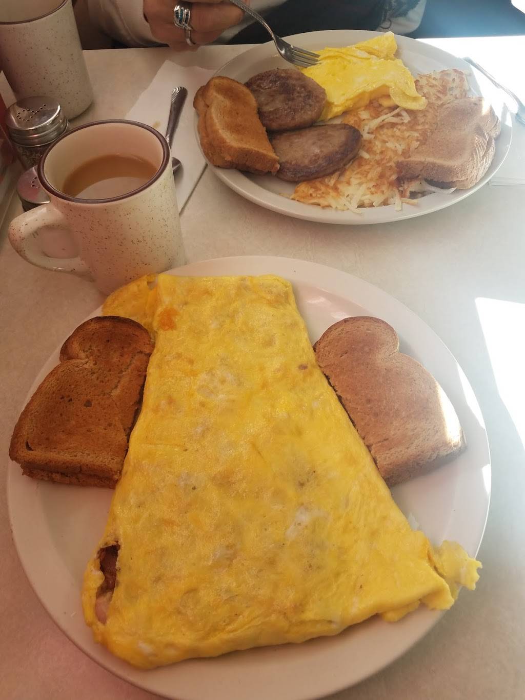 Farm House Cafe | restaurant | 409 US-71, Clarissa, MN 56440, USA | 2187562266 OR +1 218-756-2266