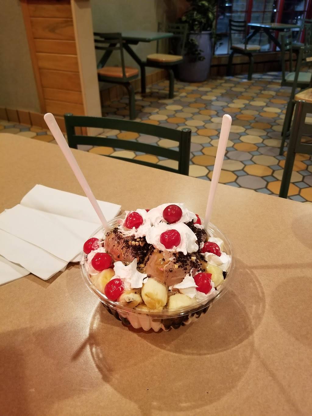 Oscars Frozen Custard | restaurant | 21165 E Moreland Blvd, Waukesha, WI 53186, USA | 2627989707 OR +1 262-798-9707