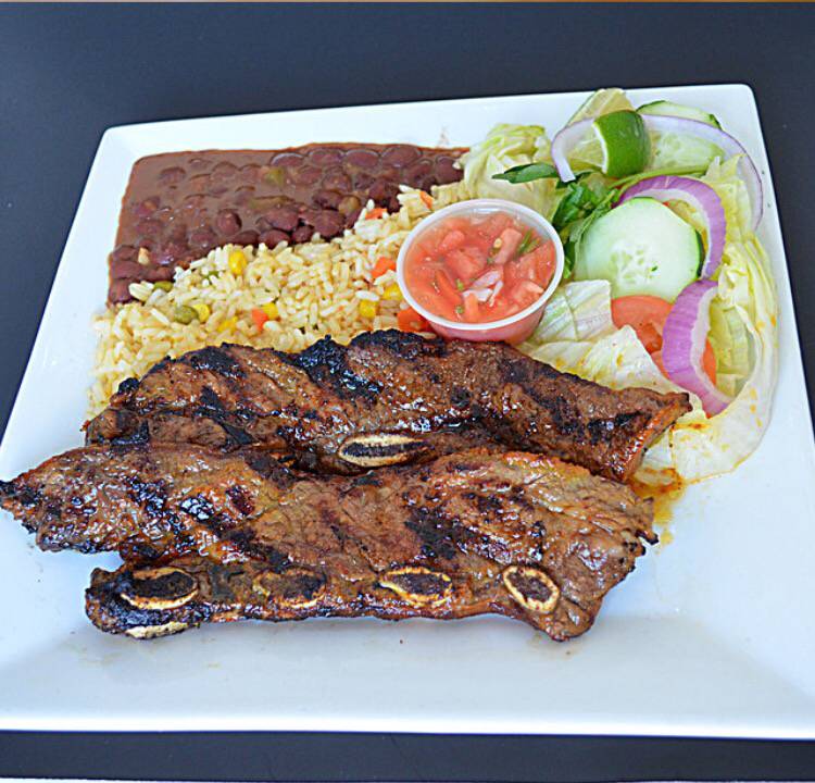 El Santaneco Restaurant | meal delivery | 24 5th St, Chelsea, MA 02150, USA | 6178845005 OR +1 617-884-5005