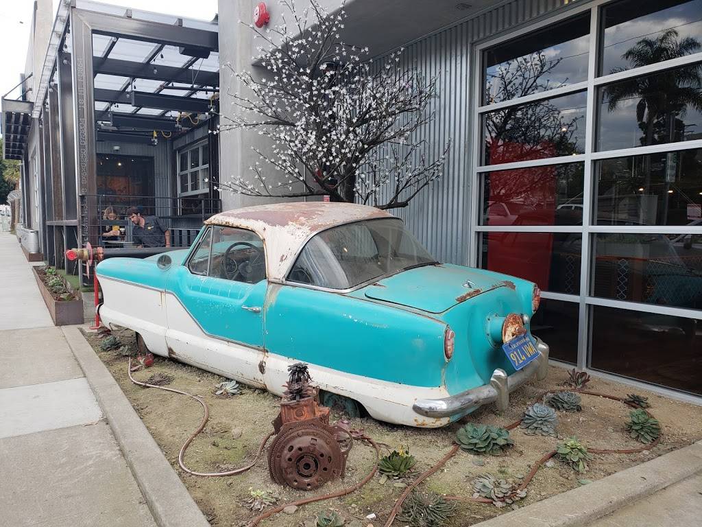 Toppers Pizza Place | restaurant | 1076 E Front St, Ventura, CA 93001, USA | 8053854444 OR +1 805-385-4444