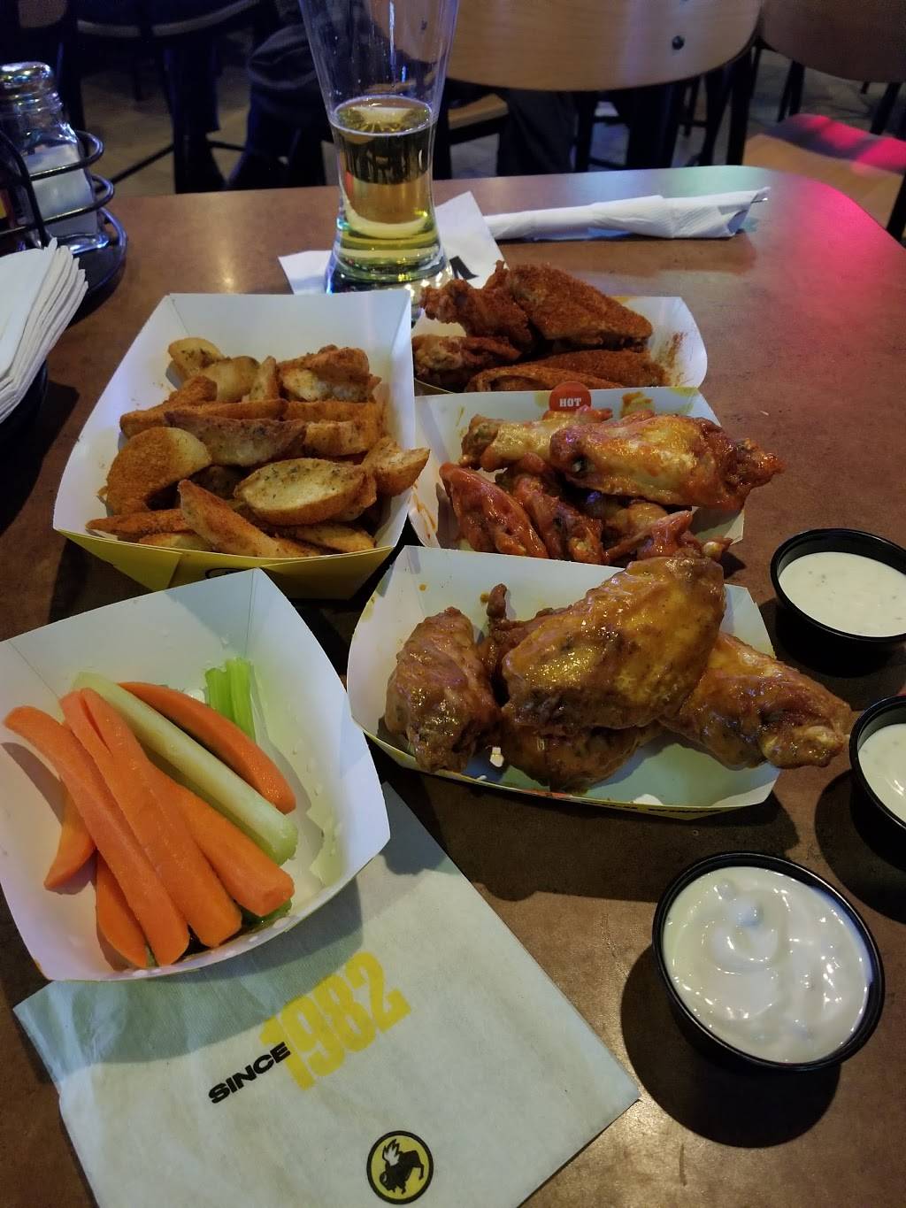 Buffalo Wild Wings | restaurant | 11820 IL-59, Plainfield, IL 60585, USA | 8154368130 OR +1 815-436-8130