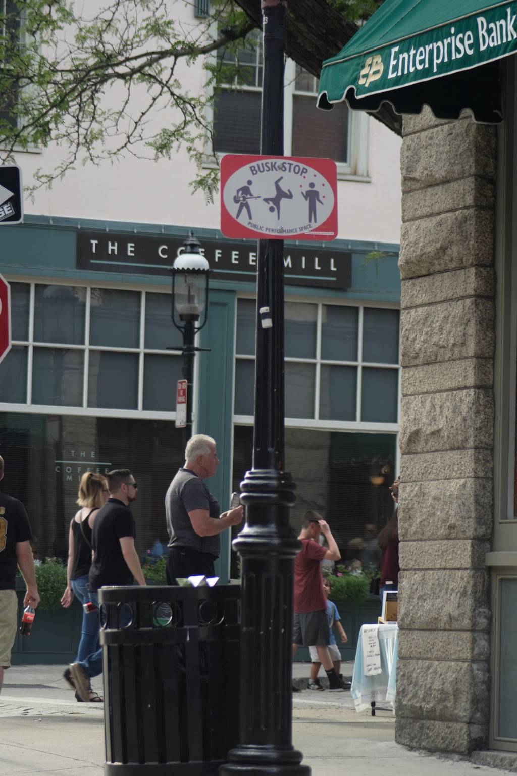 The Smokehouse Tavern | restaurant | 98 Middle St, Lowell, MA 01852, USA | 9784412278 OR +1 978-441-2278