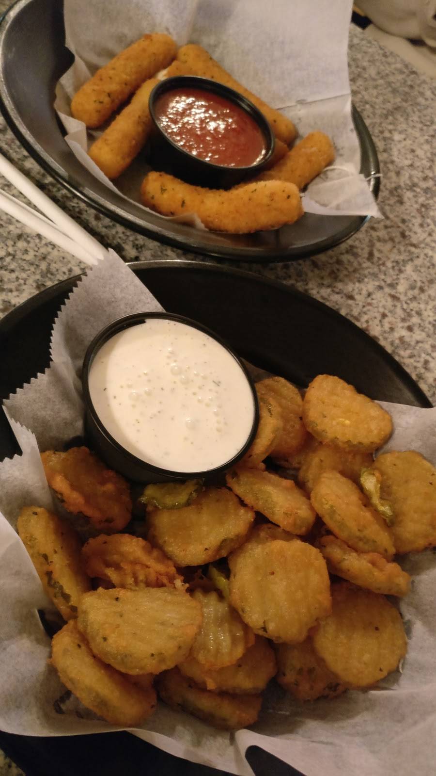 Pinos Italian Restaurant and Pizzeria | restaurant | 404 S Main St #2066, Farmville, VA 23901, USA | 4343923135 OR +1 434-392-3135