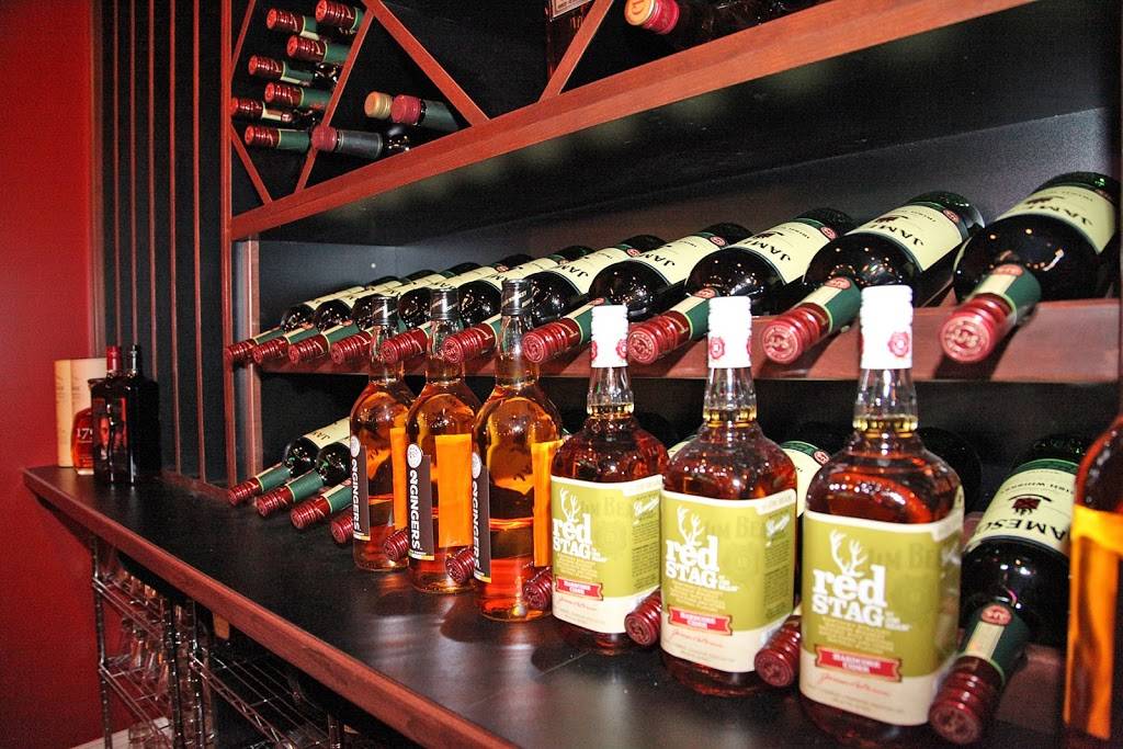 Crazy​ ​​Pour Sports Bar | restaurant | 105 North Ave, Villa Park, IL 60181, USA | 6307580099 OR +1 630-758-0099