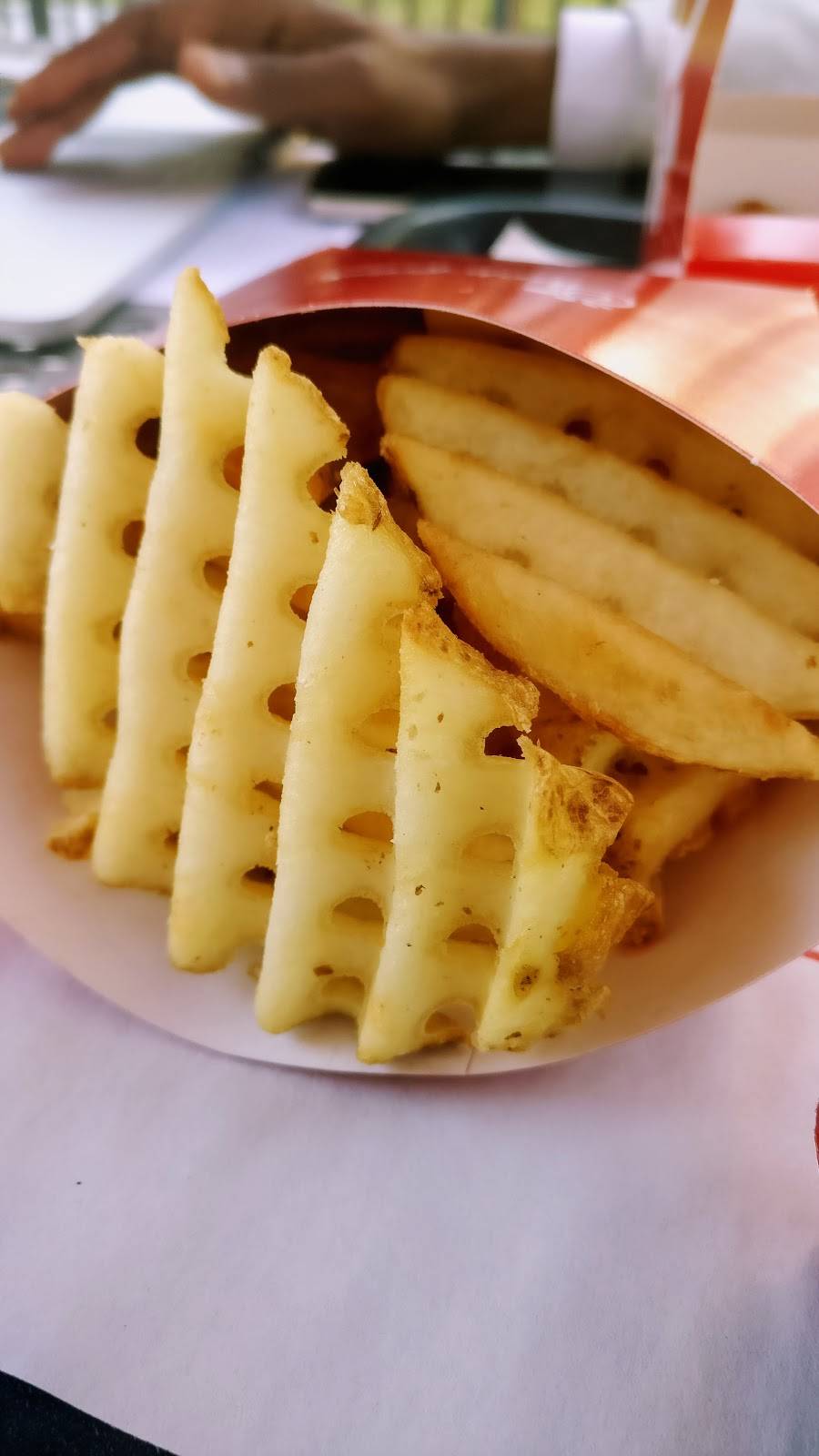 Chick-fil-A | restaurant | 15990 SW 41st St, Davie, FL 33331, USA | 9543845113 OR +1 954-384-5113