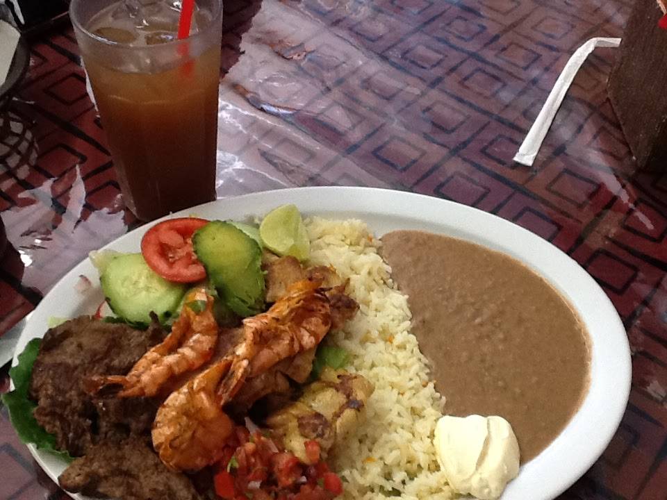 Las Guanaquitas | restaurant | 6220 S Main St, Los Angeles, CA 90003, USA | 3237534930 OR +1 323-753-4930