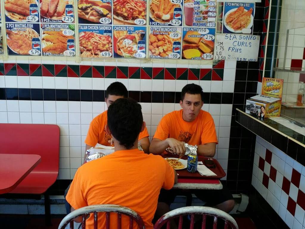 Super Kennedy Fried Chicken | restaurant | 136 Lake St, Newburgh, NY 12550, USA | 8455621013 OR +1 845-562-1013