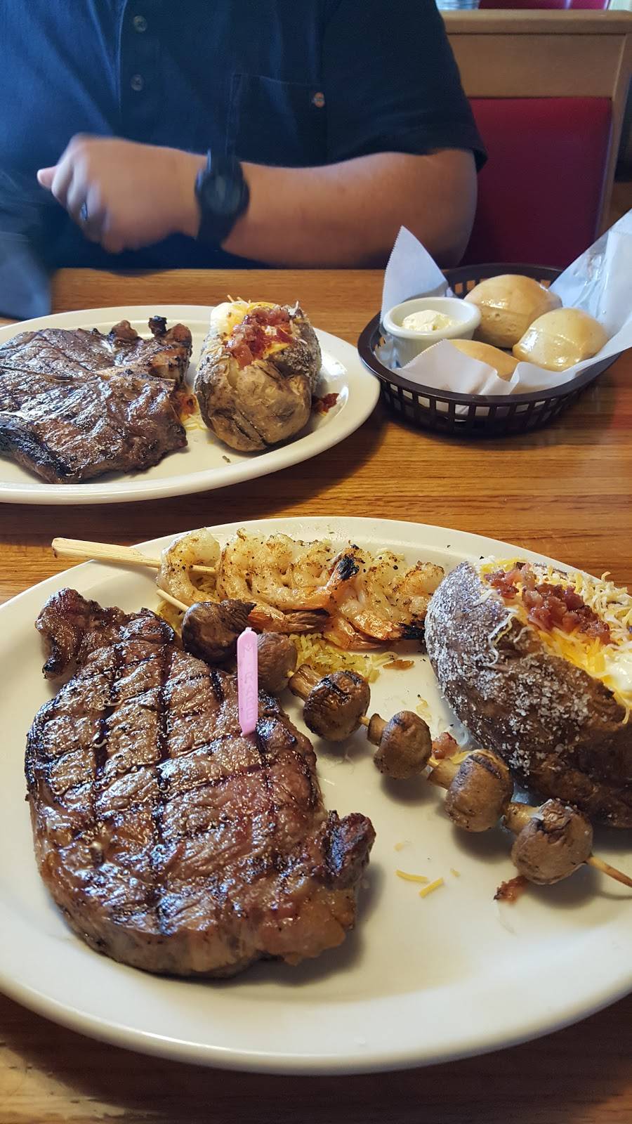 Logans Roadhouse | restaurant | 3698 N Freeway Blvd, Sacramento, CA 95834, USA | 9164198100 OR +1 916-419-8100