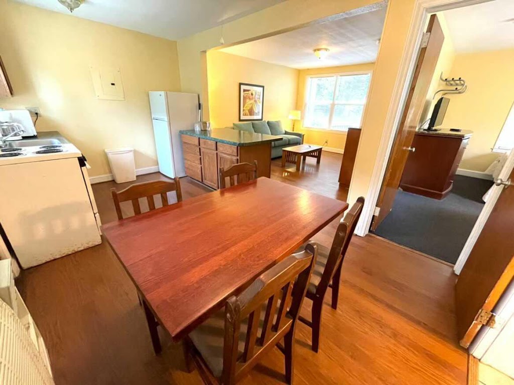 Geneva Riverside Lodging and Tiki Bar & Grill | restaurant | 3147 Memorial Hwy, Lake Lure, NC 28746, USA | 8773500053 OR +1 877-350-0053