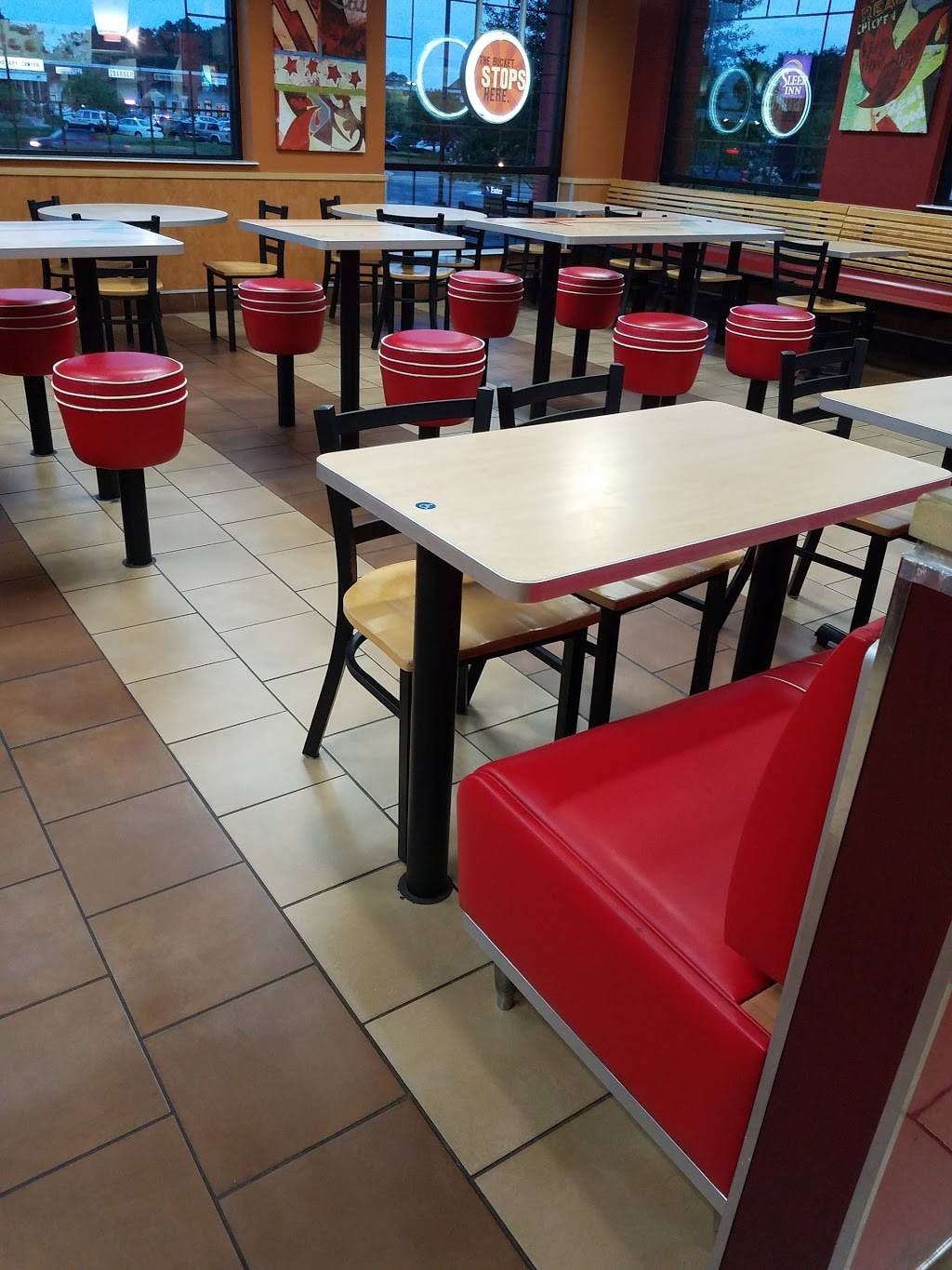 KFC | restaurant | 17450 Jefferson Davis Hwy, Dumfries, VA 22026, USA | 7032214090 OR +1 703-221-4090