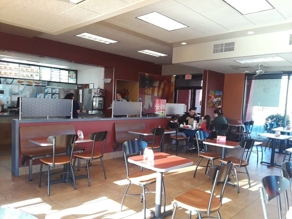 Jack in the Box | restaurant | 10525 Mallard Creek Rd, Charlotte, NC 28262, USA | 7045490522 OR +1 704-549-0522