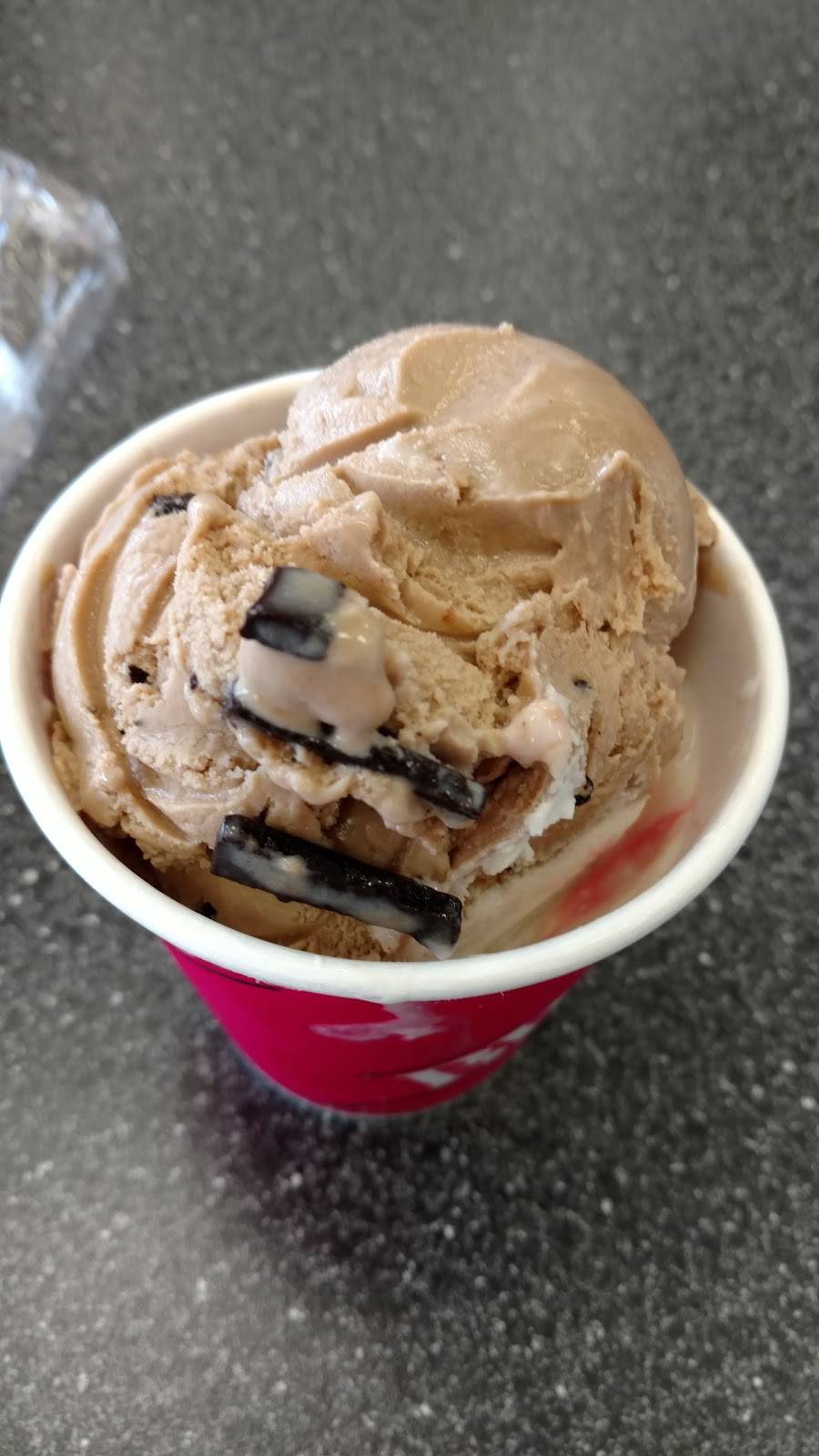 Braums Ice Cream & Burger Restaurant | restaurant | 2509 8th Ave, Fort Worth, TX 76110, USA | 8179265558 OR +1 817-926-5558