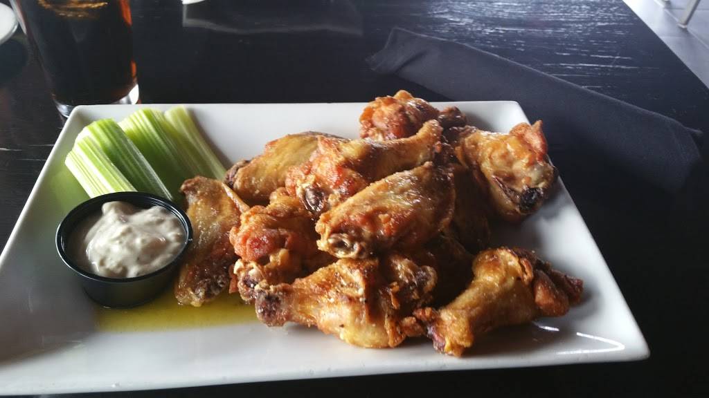 Charcoals Bar And Grill | restaurant | 701 Olde Hickory Rd, Lancaster, PA 17601, USA | 7172087427 OR +1 717-208-7427