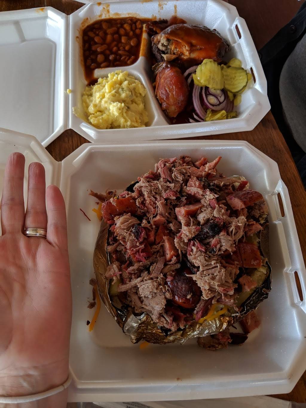 Larrys Countrystyle BBQ | restaurant | 710 W Main St, Madisonville, TX 77864, USA | 9363487487 OR +1 936-348-7487