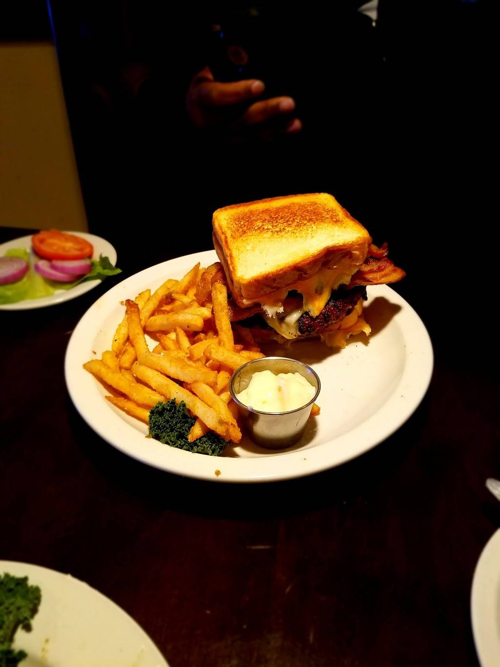 Cast Iron Steak House | restaurant | 1207 E Market St, Jeffersonville, IN 47130, USA | 8125902298 OR +1 812-590-2298