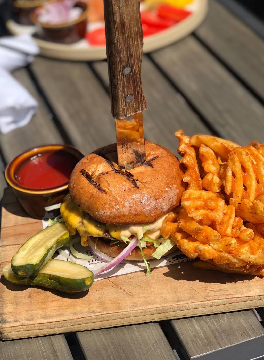 Pacific Hideaway | restaurant | 500 Pacific Coast Hwy, Huntington Beach, CA 92648, USA | 7149654448 OR +1 714-965-4448