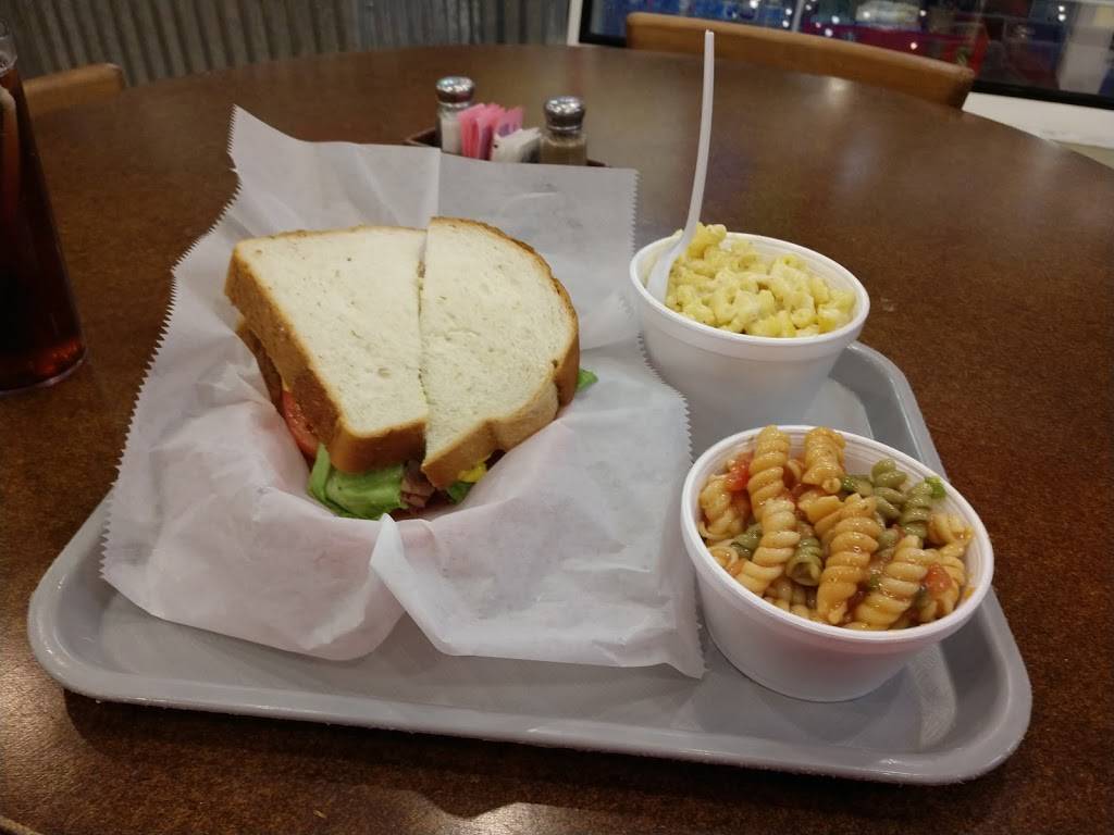 Dagwoods Restaurant | restaurant | 535 W High Ave, New Philadelphia, OH 44663, USA | 3303396600 OR +1 330-339-6600