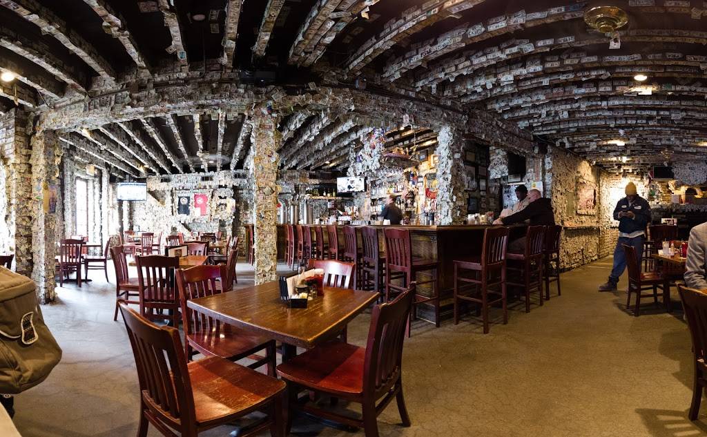 The Griffon | restaurant | 18 Vendue Range, Charleston, SC 29401, USA | 8437231700 OR +1 843-723-1700