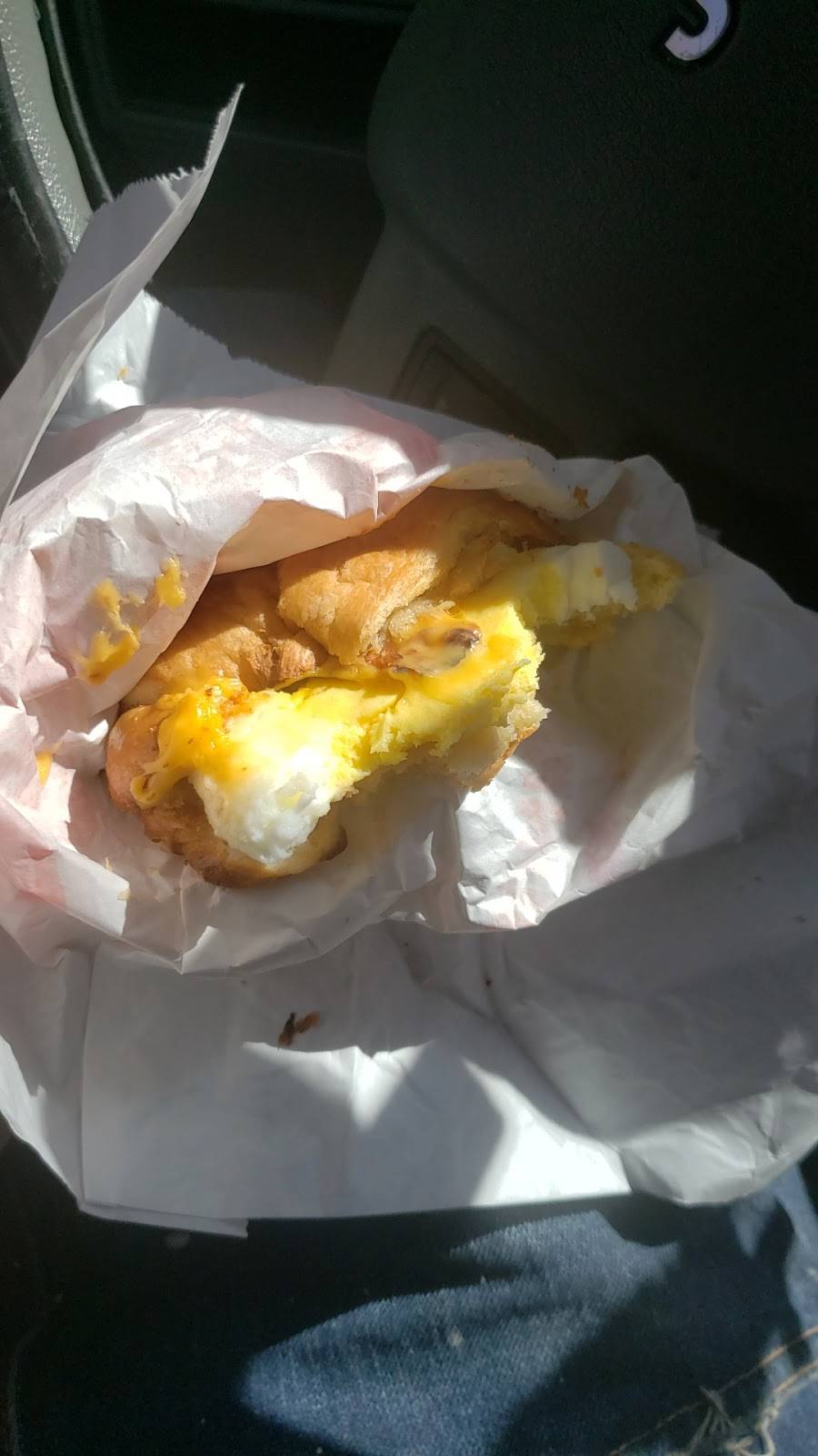 Dunkin | bakery | 1000 W Chestnut St, Brockton, MA 02301, USA | 5085863186 OR +1 508-586-3186