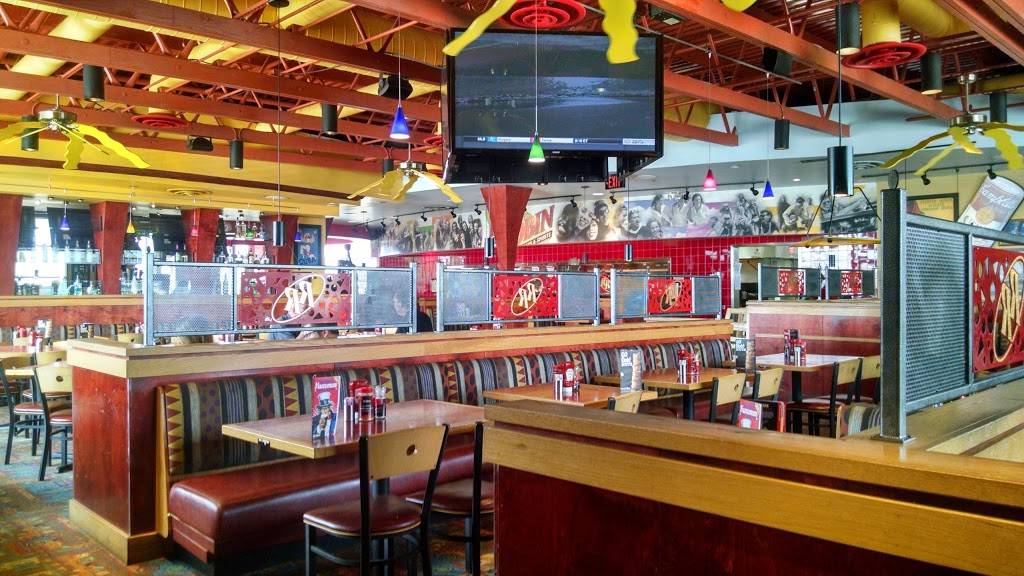 Red Robin Gourmet Burgers and Brews | restaurant | 3379 W Shore Dr, Holland, MI 49424, USA | 6169949855 OR +1 616-994-9855