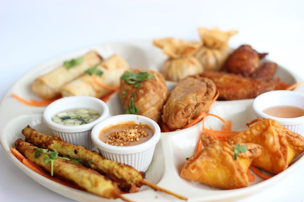 Dok Bua Thai Kitchen | restaurant | 411 Harvard St, Brookline, MA 02446, USA | 6172322955 OR +1 617-232-2955