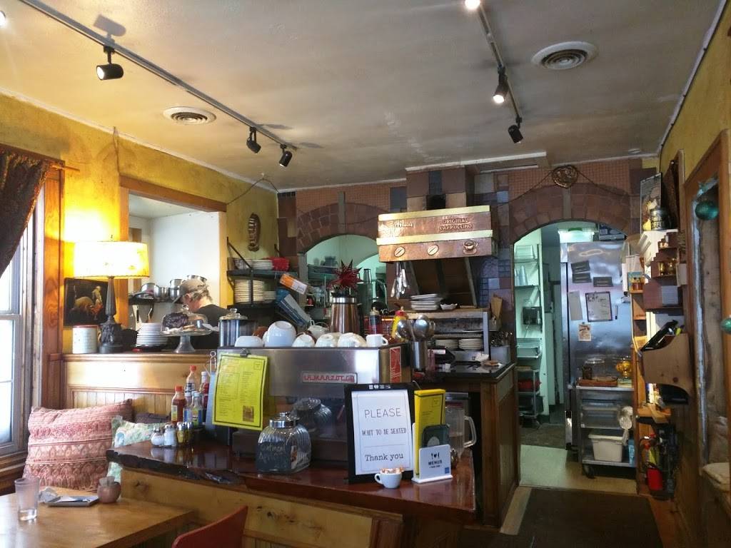 Frenchies Famous | restaurant | 619 Randolph St, Traverse City, MI 49684, USA | 2319441228 OR +1 231-944-1228