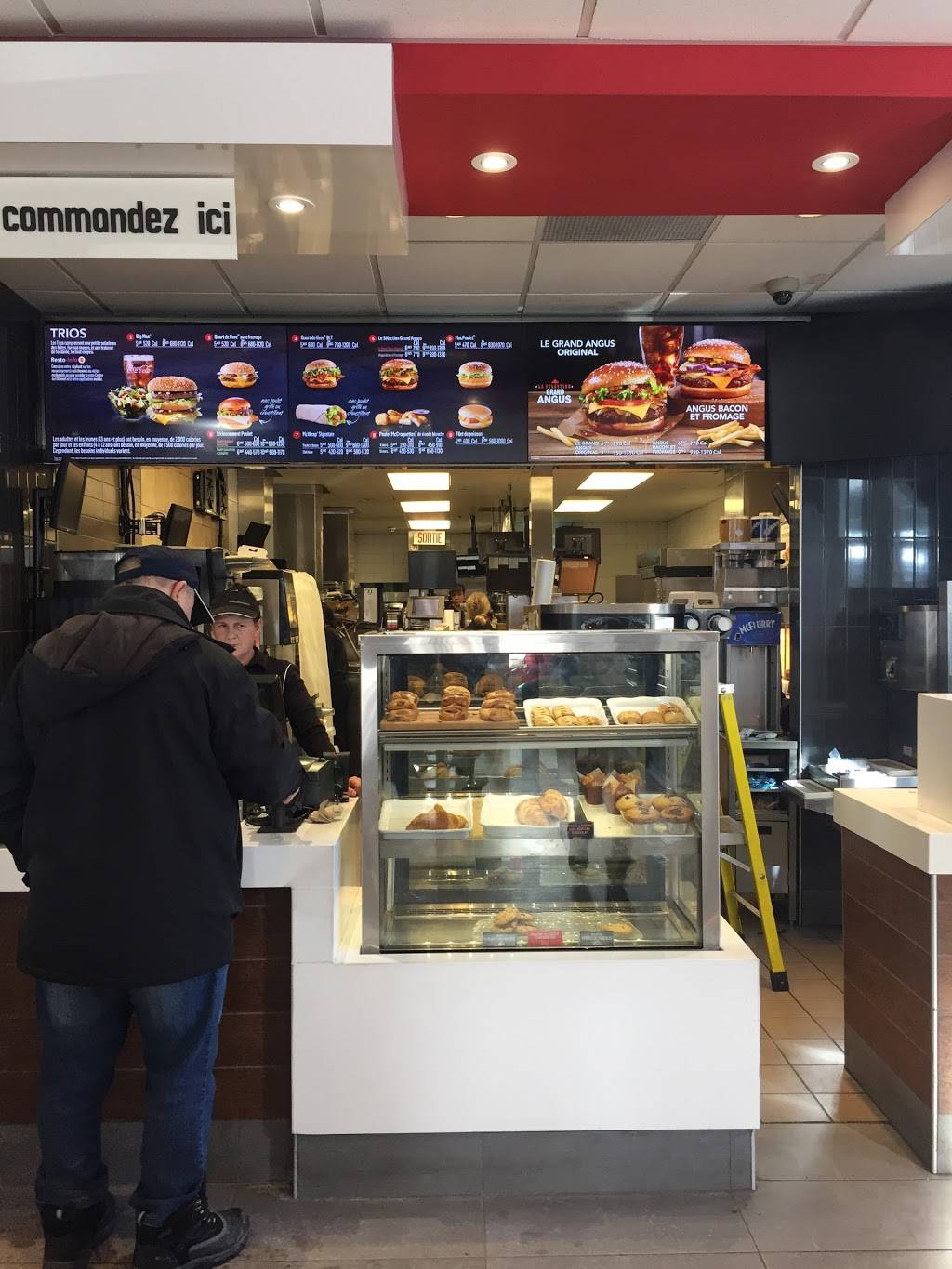 McDonalds | cafe | 105-A Avenue Guindon, Saint-Sauveur, QC J0R 1R6, Canada | 4502272331 OR +1 450-227-2331