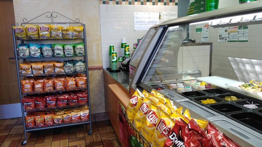 Subway Restaurants | restaurant | 1720 E Old Shakopee Rd, Bloomington, MN 55425, USA | 9528846645 OR +1 952-884-6645