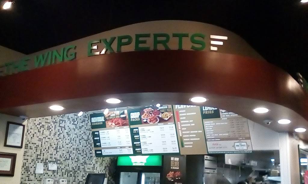 Wingstop | restaurant | 2634 N Clark St, Chicago, IL 60614, USA | 7739048172 OR +1 773-904-8172