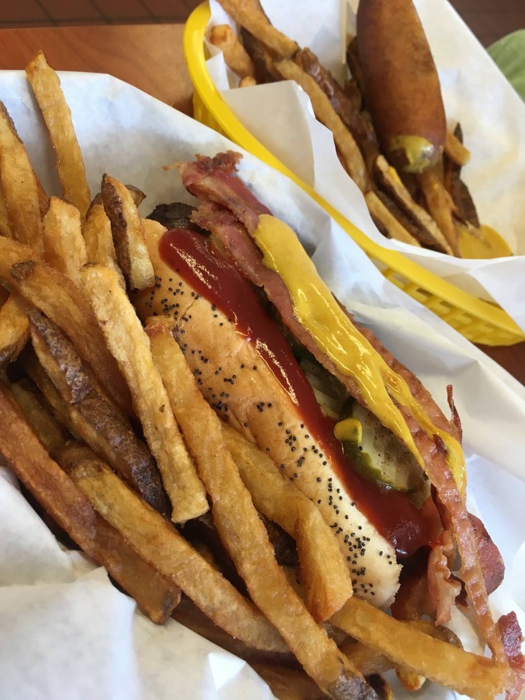 Dazzos Dog House | restaurant | 6143 W Glendale Ave, Glendale, AZ 85301, USA | 6239343536 OR +1 623-934-3536