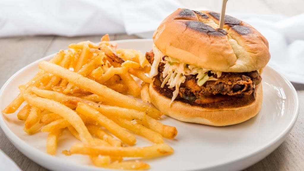 Hometown Heroes Sports Bar & Eatery | restaurant | 4000 Adeline St, Emeryville, CA 94608, USA | 5102509311 OR +1 510-250-9311