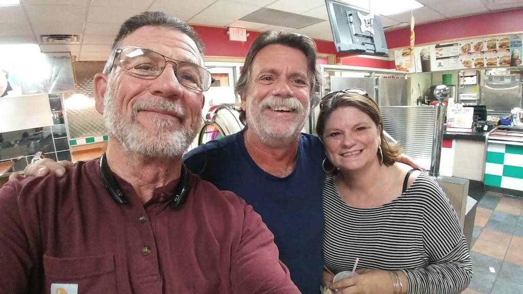 A&W All-American Restaurant | restaurant | 381 Indian Boundary Rd, Chesterton, IN 46304, USA | 2199269661 OR +1 219-926-9661