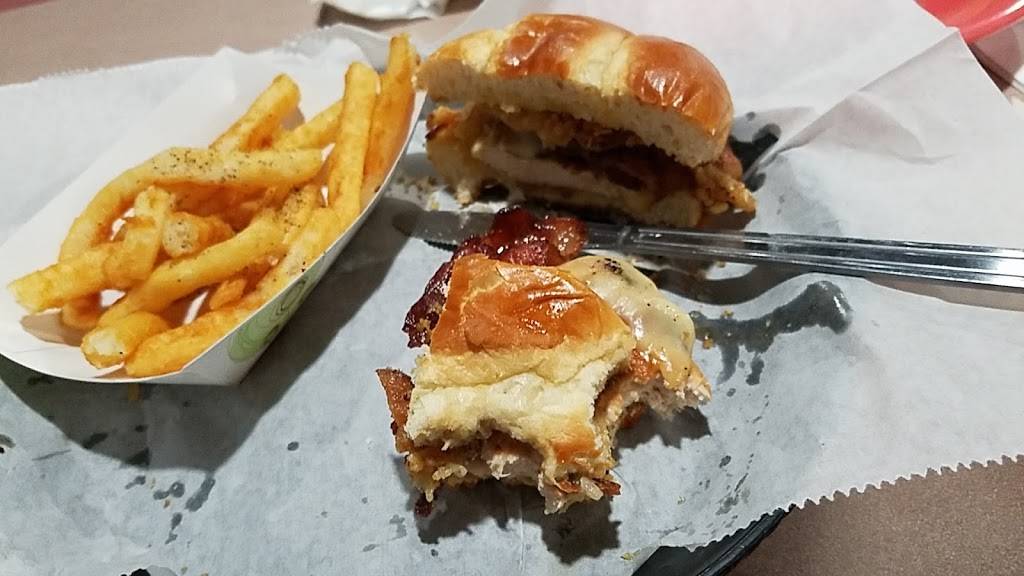 Chix Restaurant | restaurant | 104 S Everett St, Streator, IL 61364, USA | 8156722300 OR +1 815-672-2300