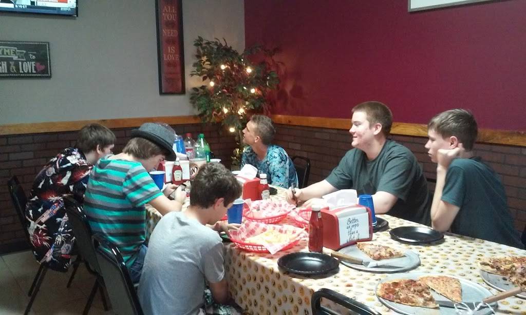 Trackside Pizza | restaurant | 164 N Buckeye St, Osgood, IN 47037, USA | 8126891900 OR +1 812-689-1900