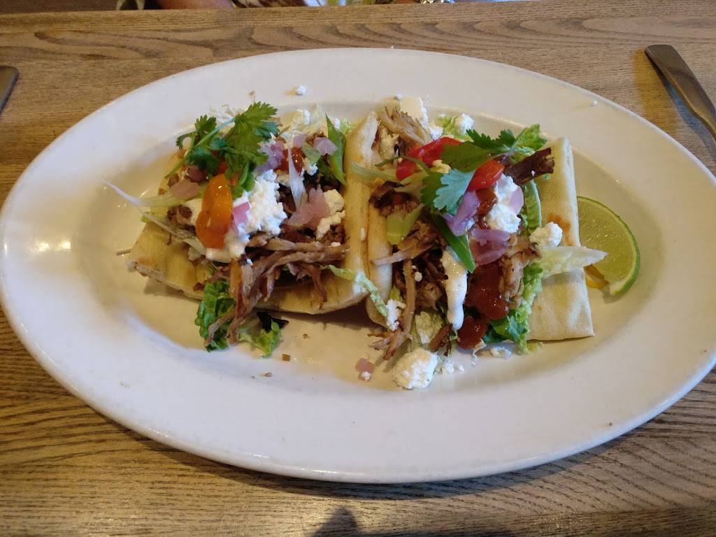 Park Corner Bistro | restaurant | 20 Kennebec Ave # H, Oak Bluffs, MA 02557, USA | 5086969922 OR +1 508-696-9922