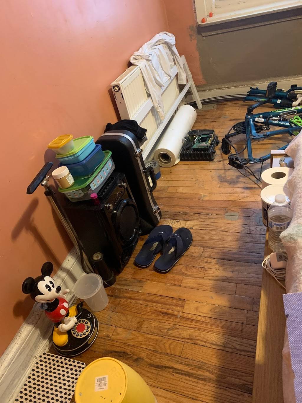 Fish and tech | restaurant | 2538 N Lee St, Philadelphia, PA 19125, USA | 2154599359 OR +1 215-459-9359