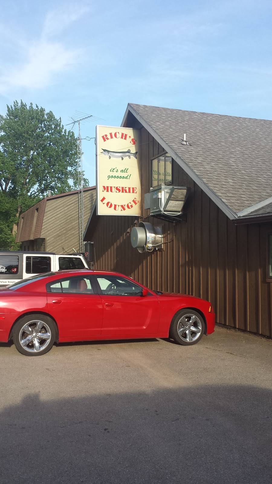 Muskie Lounge | restaurant | 702 E Lake St, Ventura, IA 50482, USA | 6418293850 OR +1 641-829-3850