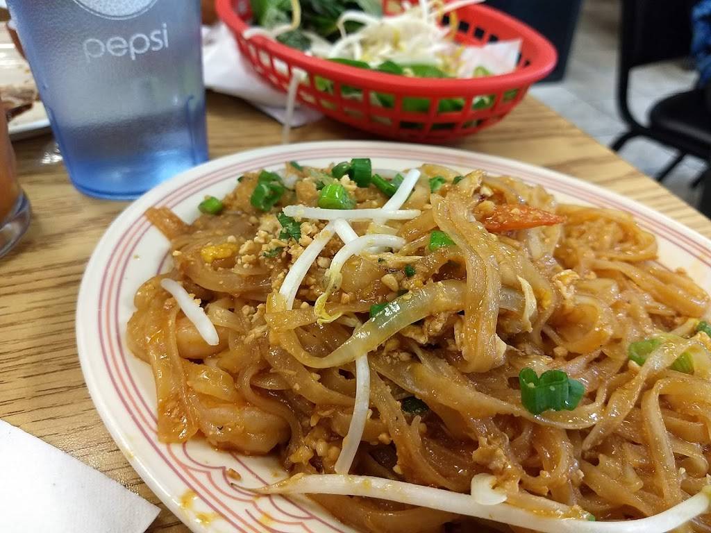 Mama Mais Noodles | restaurant | 2824 Stanley St, Stevens Point, WI 54481, USA | 7159979385 OR +1 715-997-9385