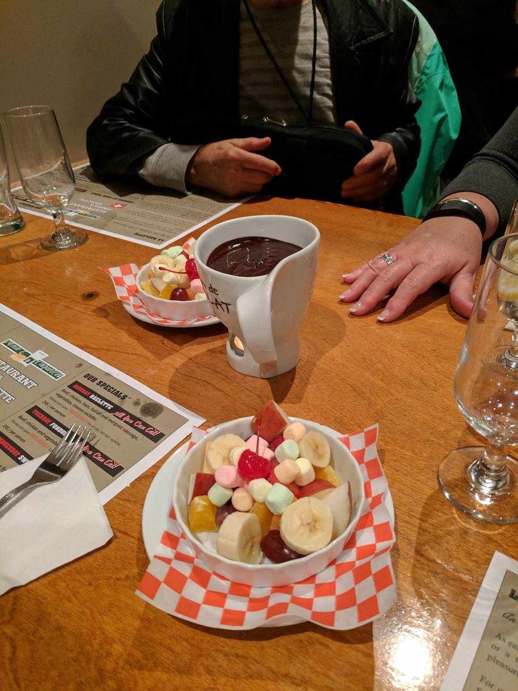 Meule Et Caquelon | restaurant | 74 Boulevard Gréber, Gatineau, QC J8T 3P8, Canada | 8192466962 OR +1 819-246-6962