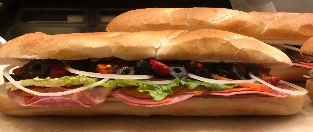 Monument Square Market | restaurant | 4 Monument Square, Hollis, NH 03049, USA | 6034657111 OR +1 603-465-7111