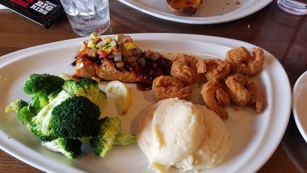 TGI Fridays | restaurant | 2201 75th St, Darien, IL 60561, USA | 6304340290 OR +1 630-434-0290