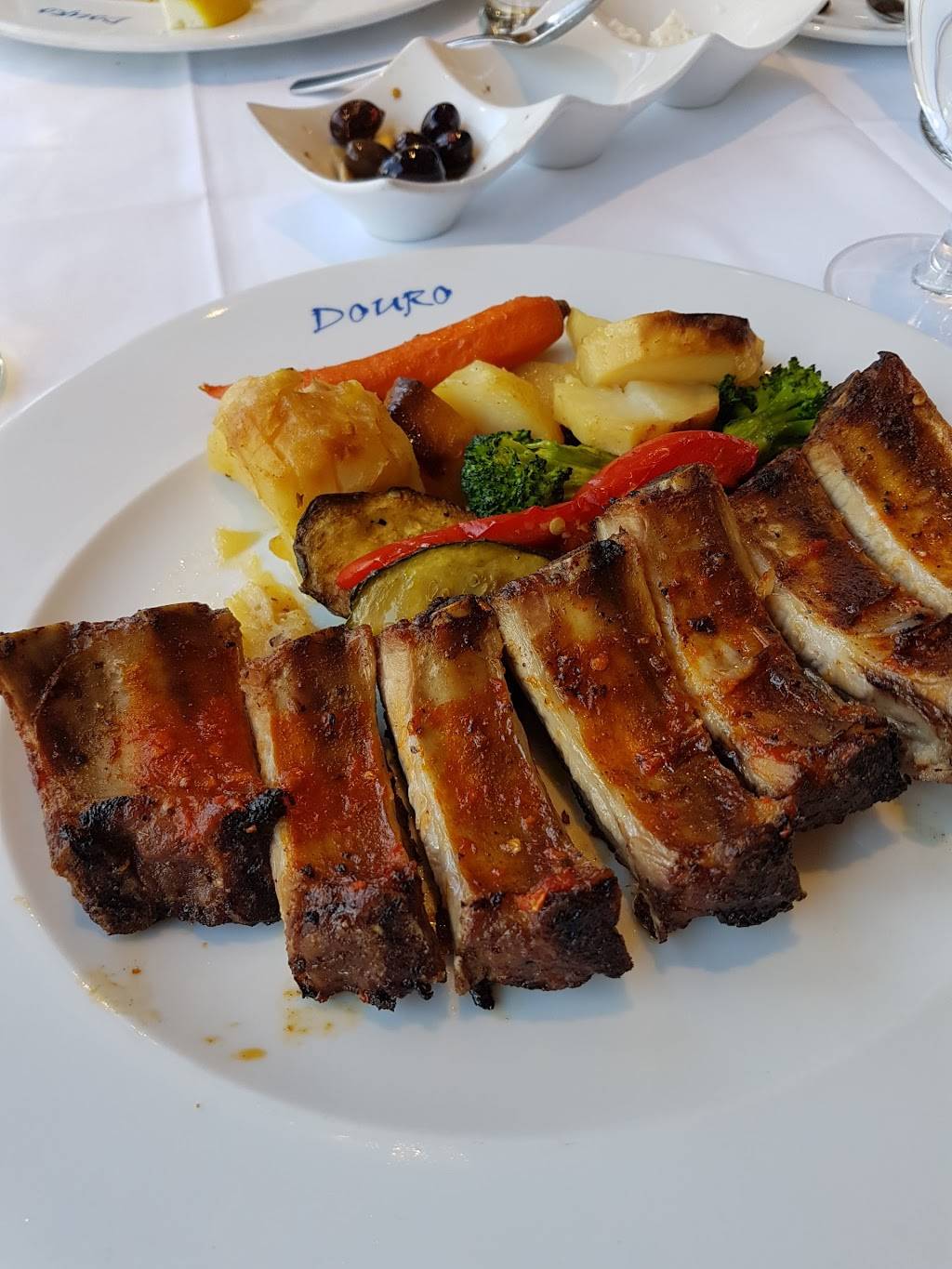 Douro | restaurant | 6518 Boul St-Laurent, Montréal, QC H2S 3C6, Canada | 5142736969 OR +1 514-273-6969