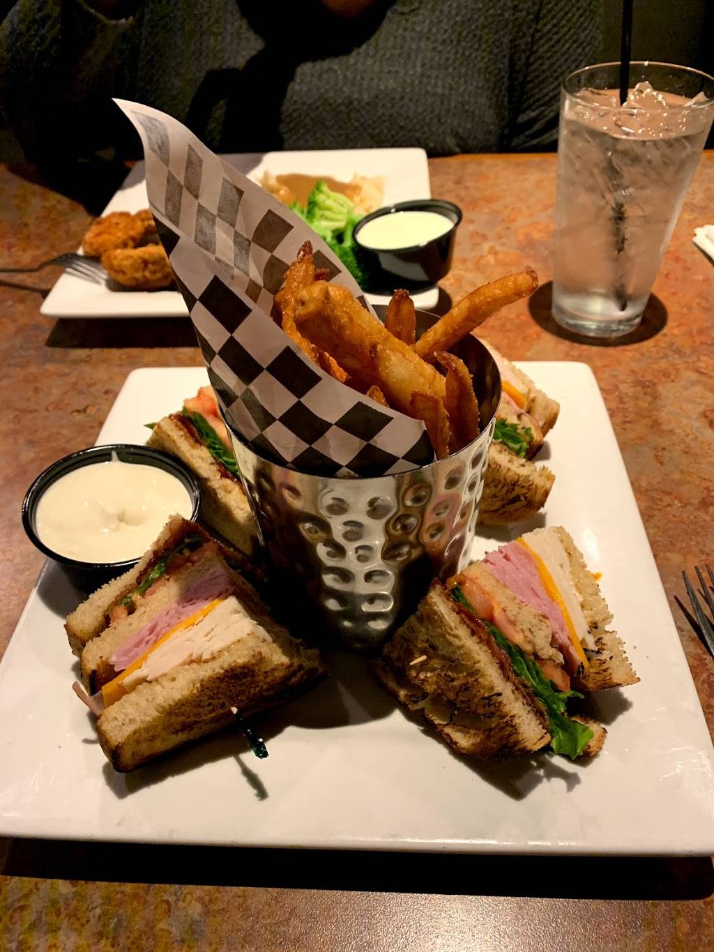 Hawks Prairie Restaurant & Sports Bar | restaurant | Hawks Prairie Restaurant & Sports Bar, 8306 Quinault Dr NE, Olympia, WA 98516, USA | 3604590900 OR +1 360-459-0900