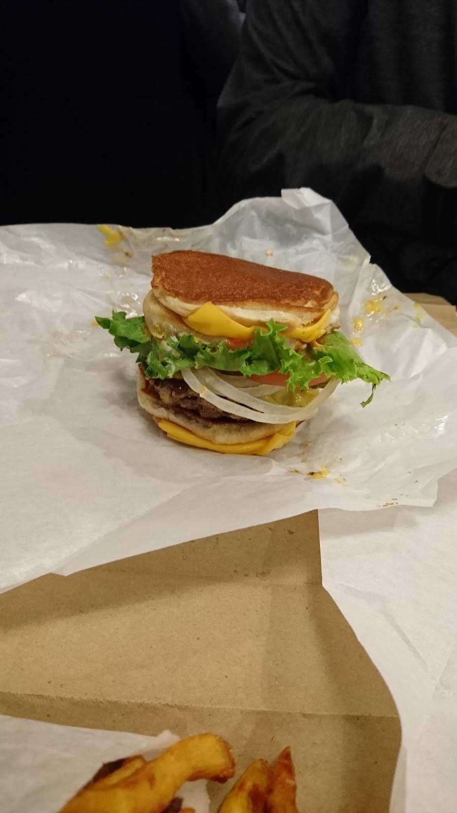 The Burgers Priest | restaurant | 1591 Upper James St Unit 1, Hamilton, ON L9B 0H7, Canada | 9053879797 OR +1 905-387-9797