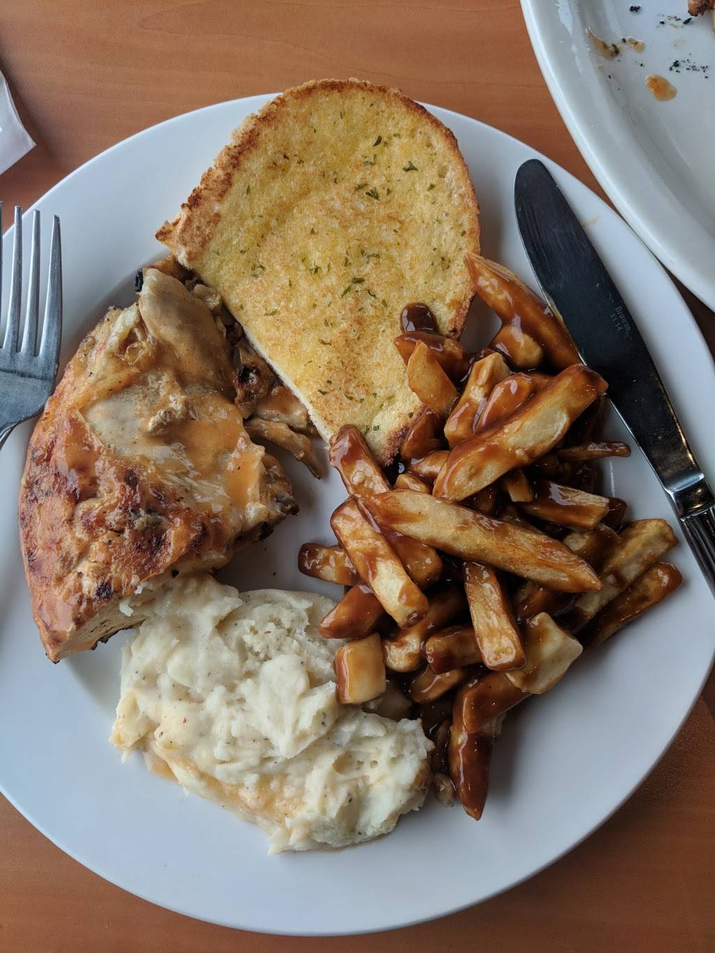 Sizzloz Flame Grilled Chicken - Tenth Line | restaurant | 5606 Tenth Line W, Mississauga, ON L5M 7L9, Canada | 9057069260 OR +1 905-706-9260